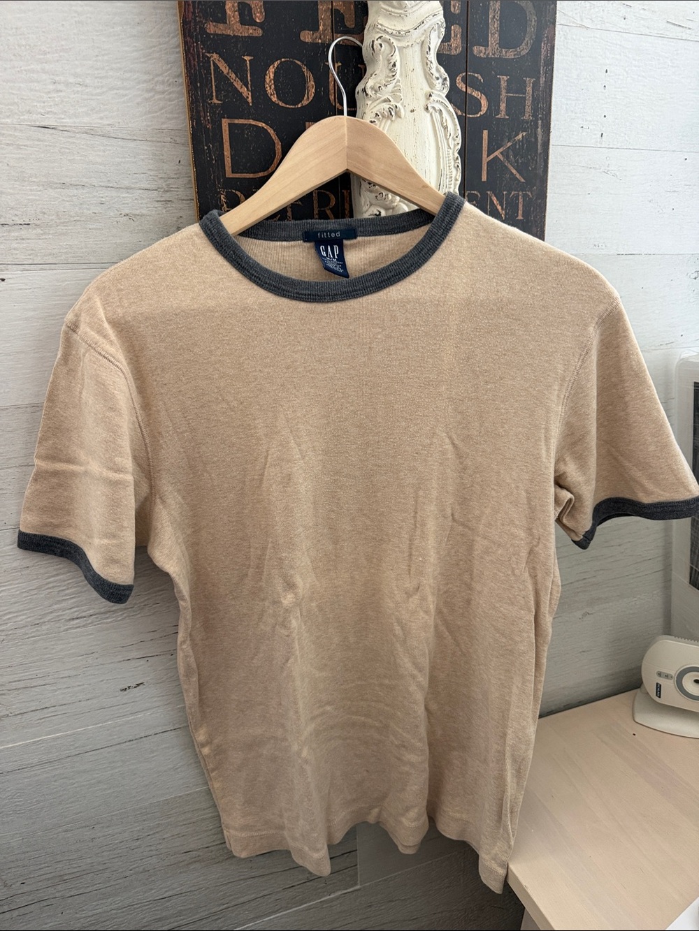 GAP Fall 2001 Vintage Men’s Beige Tee with Charcoal Trim 100% Cotton